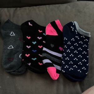 Chic Heart and Patterned Ankle Socks Set - Gray, Black, Pink, and Navy